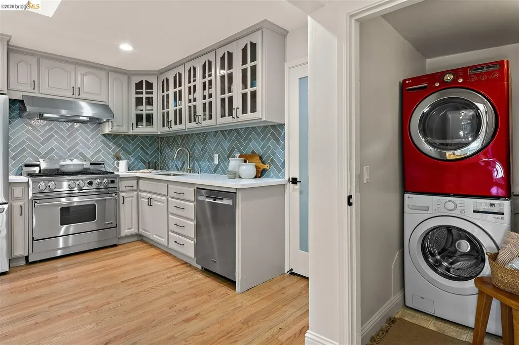 7253 Sayre Drive Oakland CA 94611