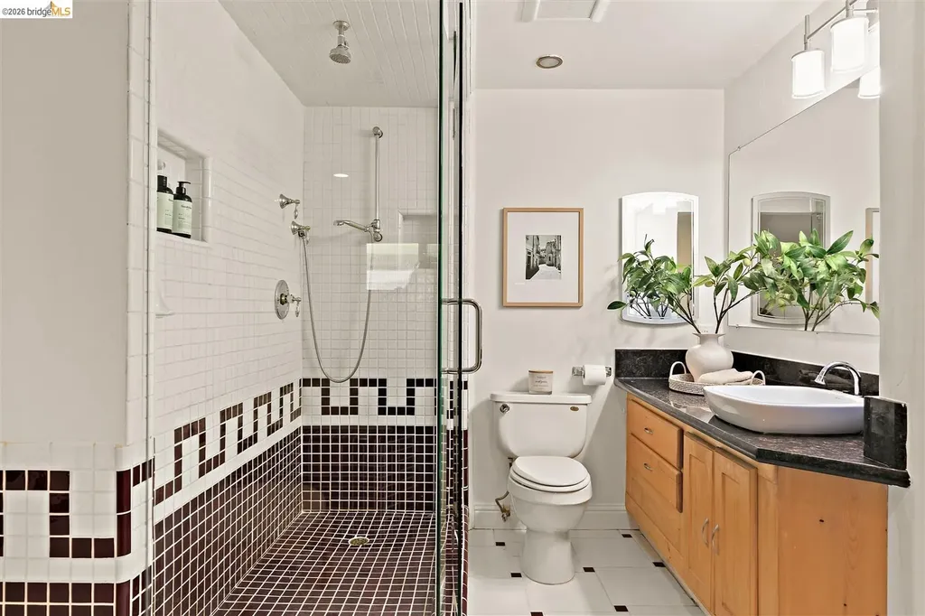 7253 Sayre Drive Oakland CA 94611