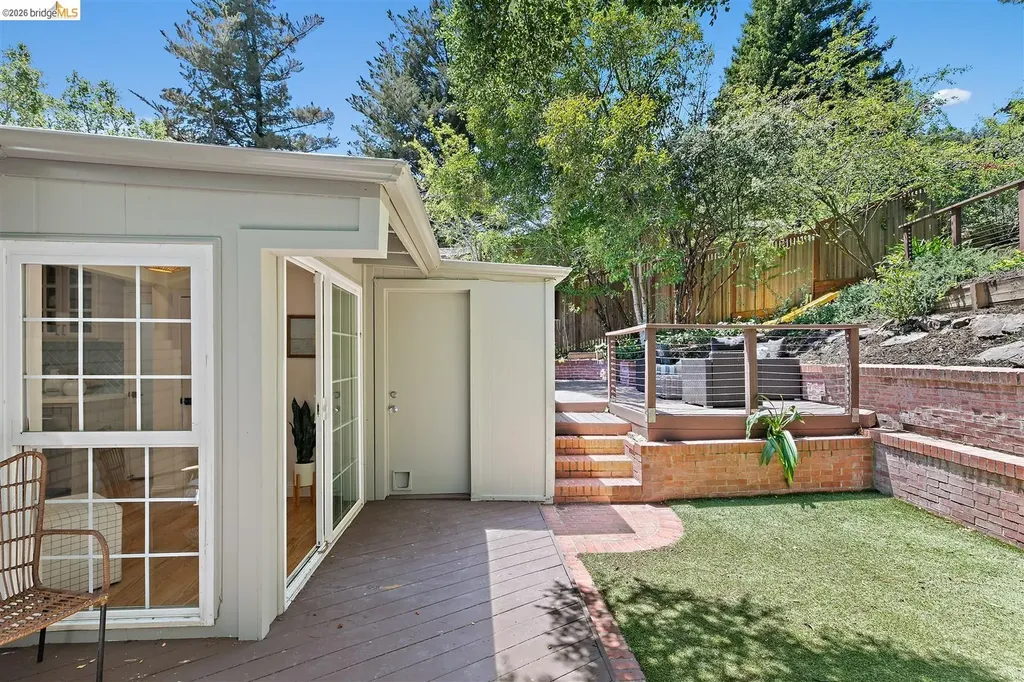 7253 Sayre Drive Oakland CA 94611