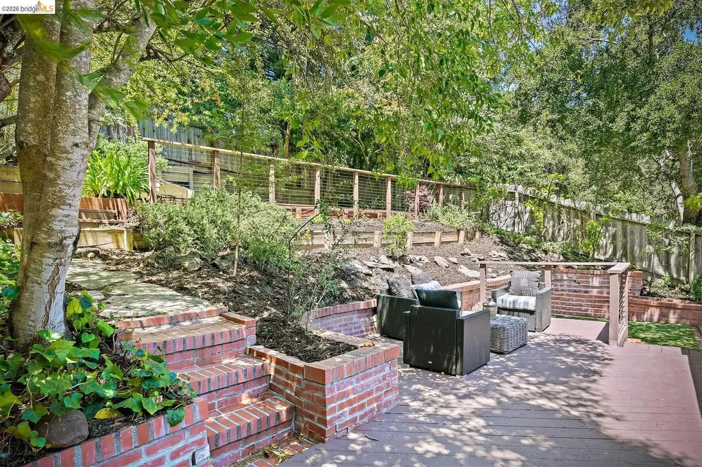 7253 Sayre Drive Oakland CA 94611