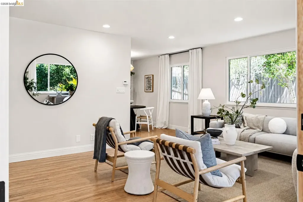 7253 Sayre Drive Oakland CA 94611