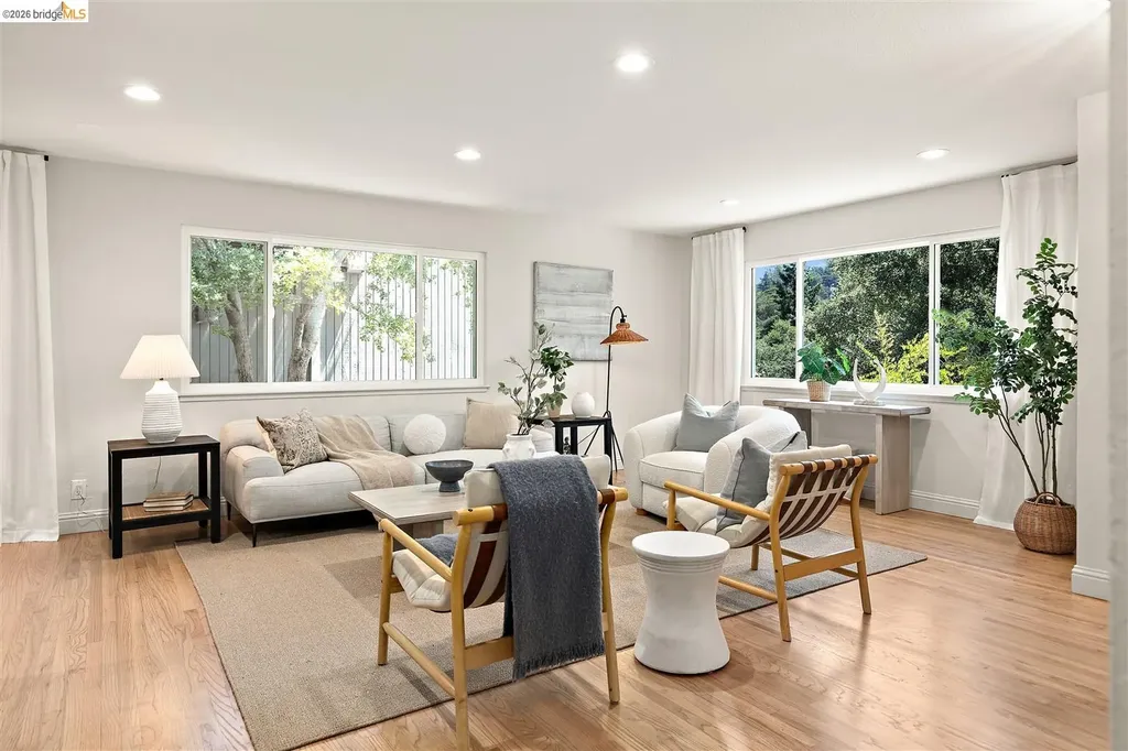 7253 Sayre Drive Oakland CA 94611