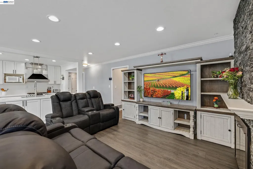 30532 Carroll Avenue Hayward CA 94544
