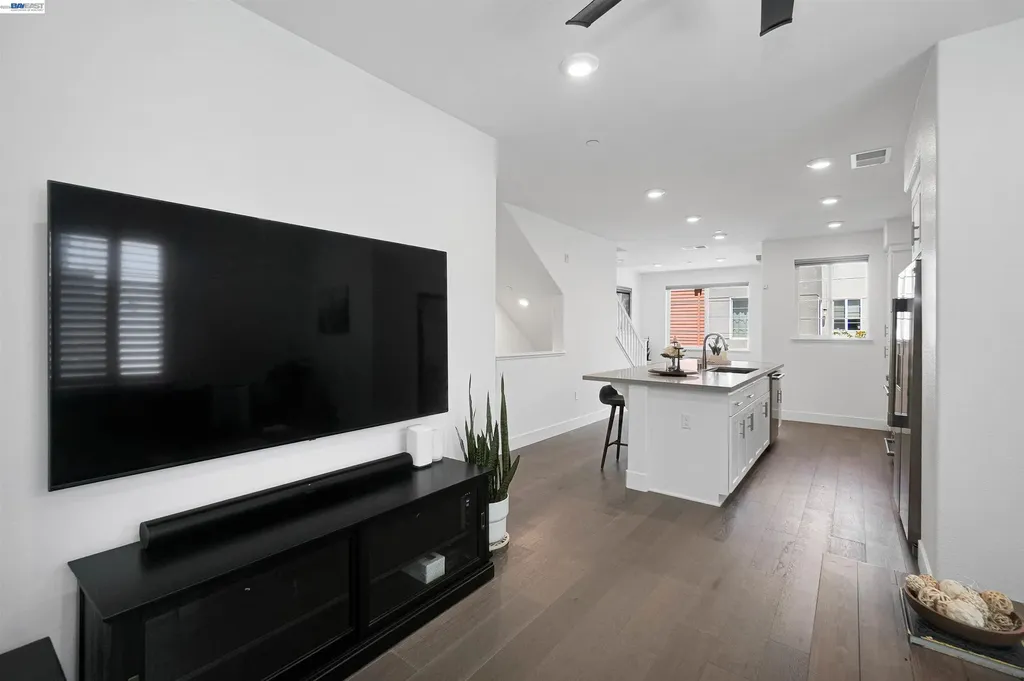 29268 Hub Lane Hayward CA 94544