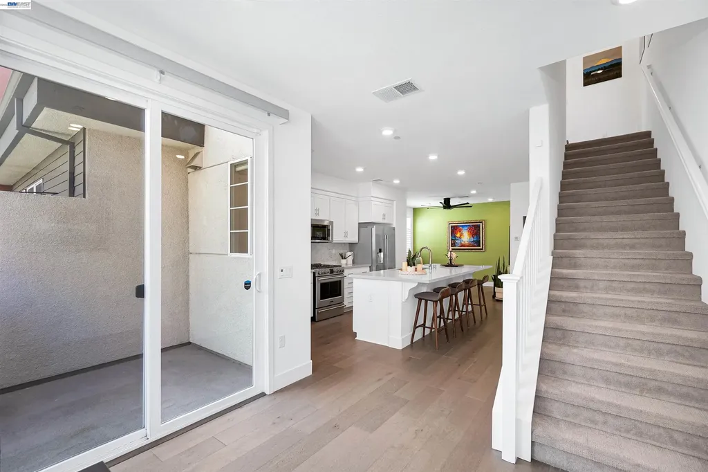 29268 Hub Lane Hayward CA 94544