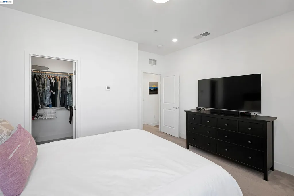 29268 Hub Lane Hayward CA 94544