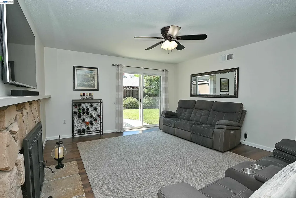 637 Dover Way Livermore CA 94551