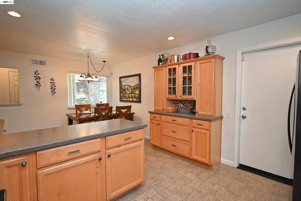 637 Dover Way Livermore CA 94551