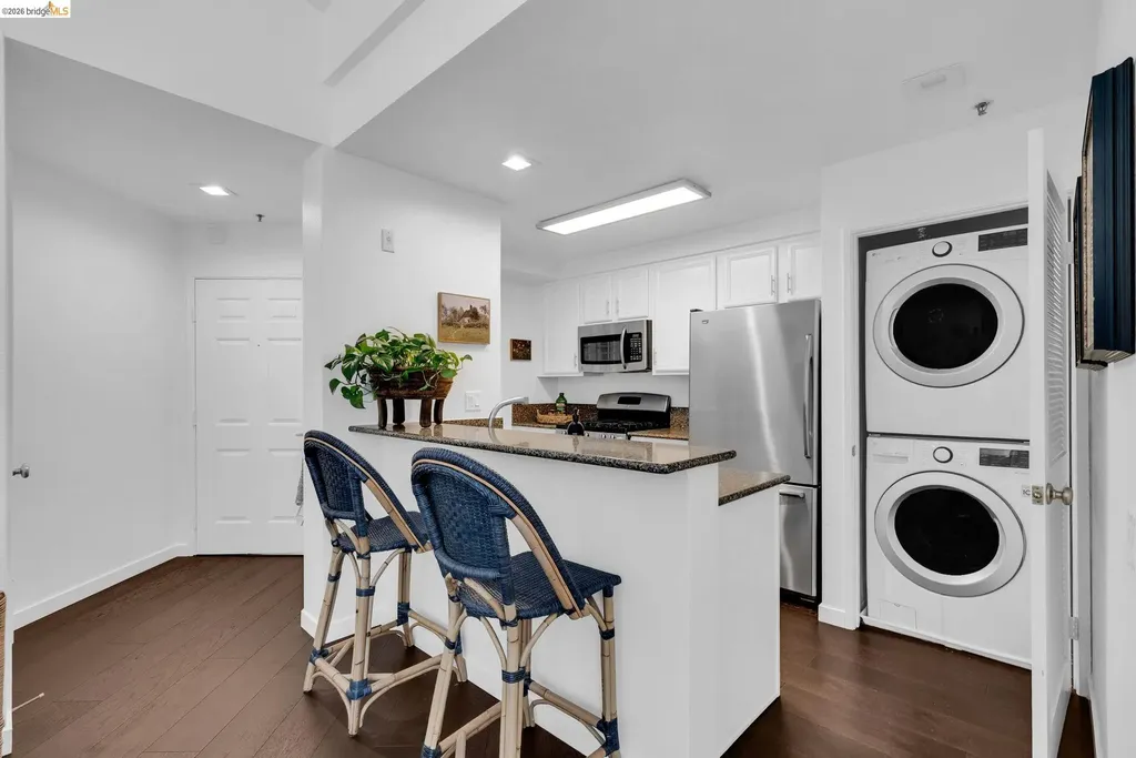 180 Caldecott Lane Oakland CA 94618