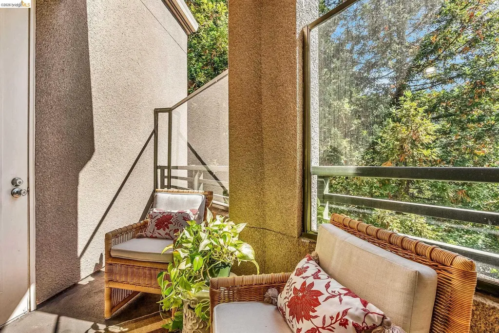 180 Caldecott Lane Oakland CA 94618
