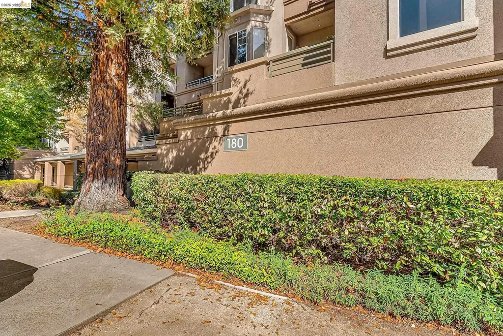180 Caldecott Lane Oakland CA 94618