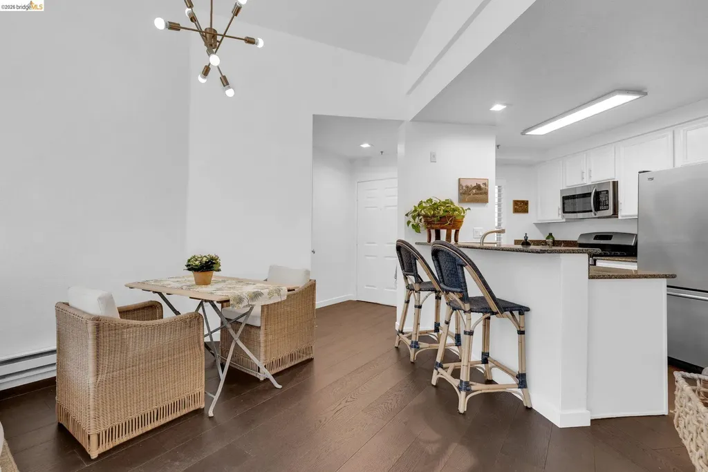 180 Caldecott Lane Oakland CA 94618