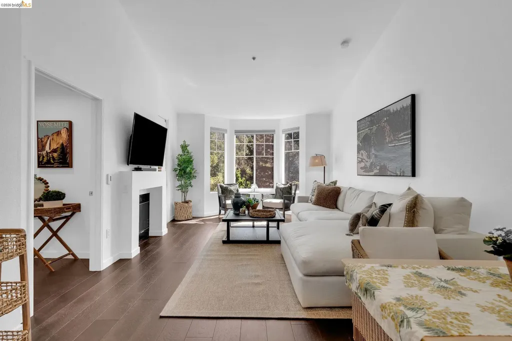 180 Caldecott Lane Oakland CA 94618