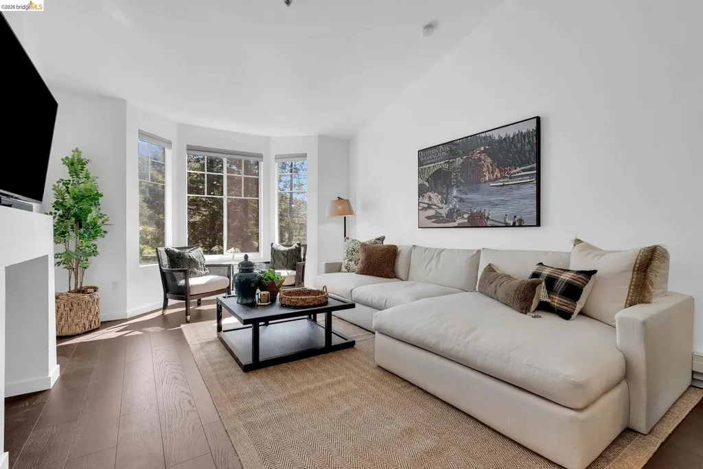 180 Caldecott Lane Oakland CA 94618