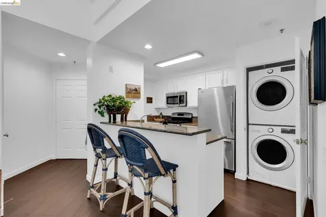 180 Caldecott Lane Oakland CA 94618