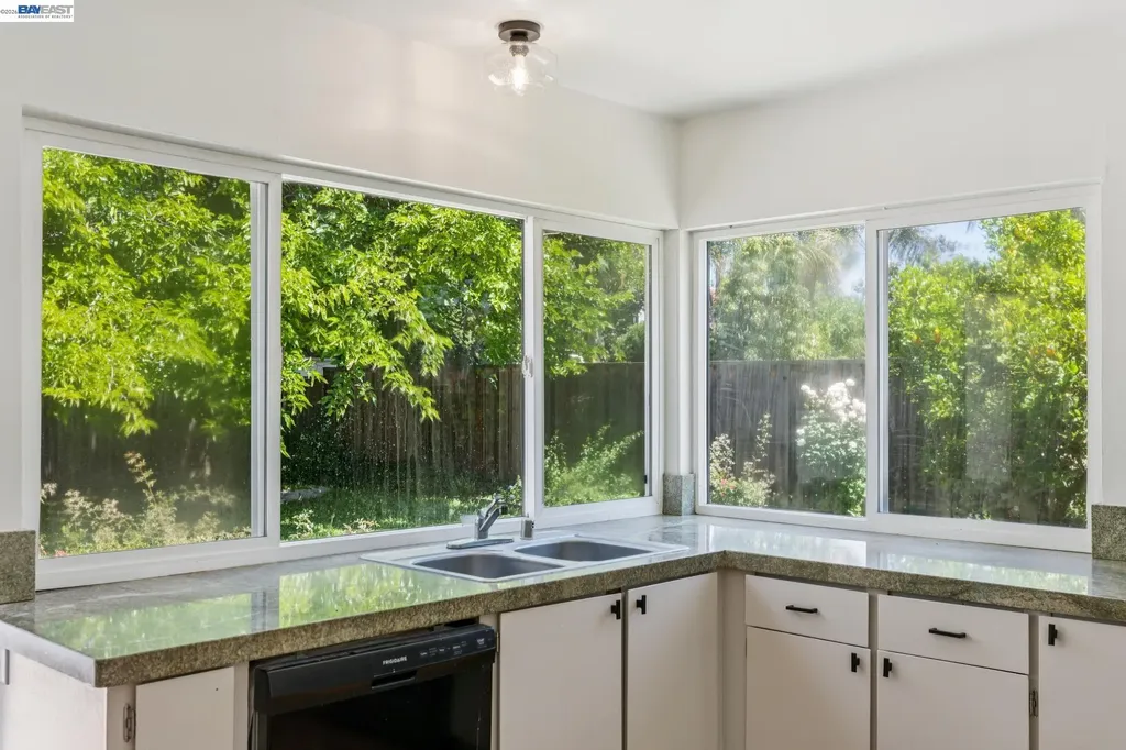 2884 Lyon Circle Concord CA 94518