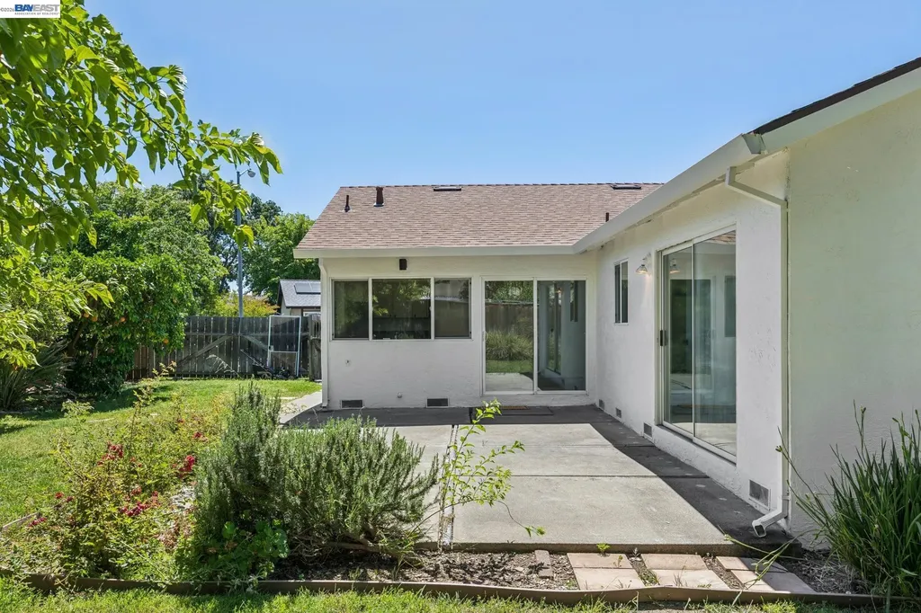 2884 Lyon Circle Concord CA 94518