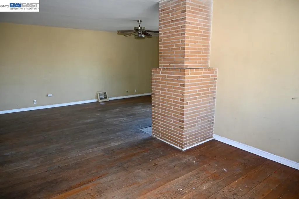 8809 Seneca Street Oakland CA 94605
