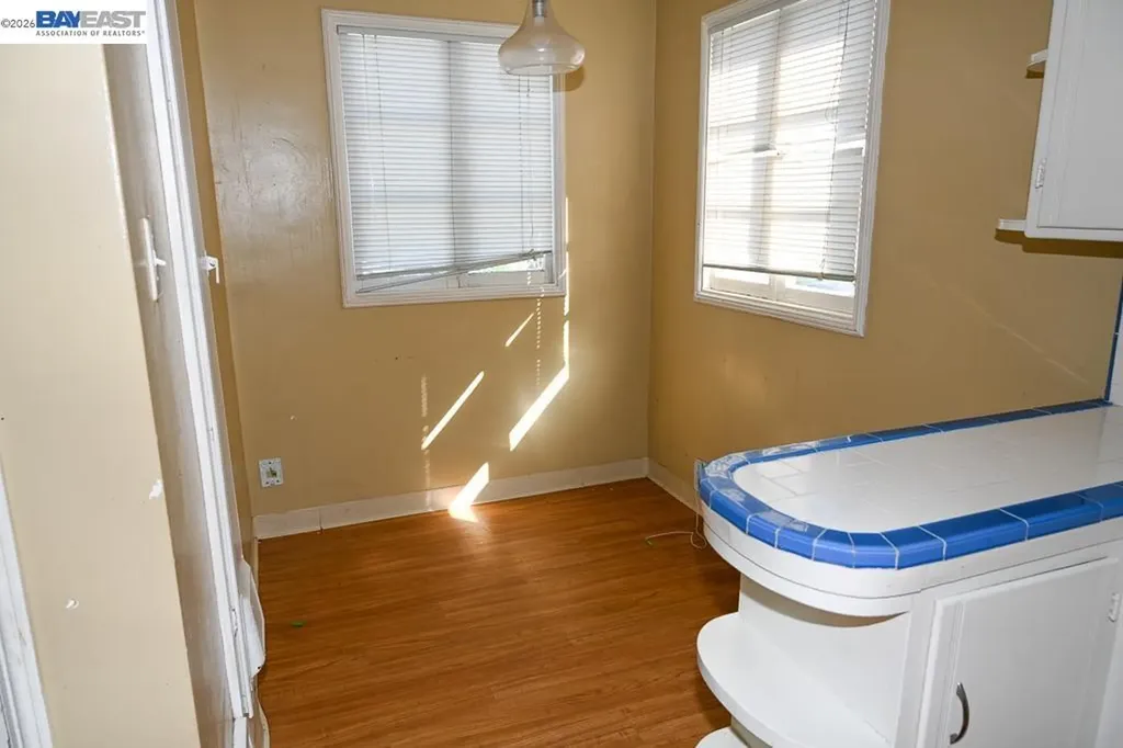 8809 Seneca Street Oakland CA 94605