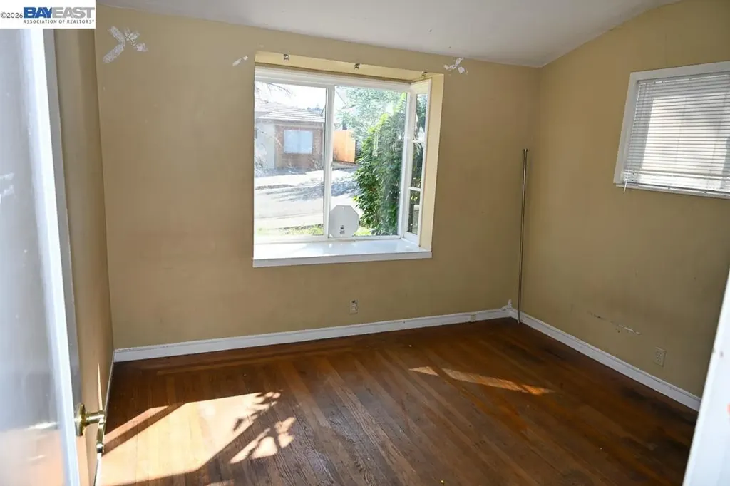 8809 Seneca Street Oakland CA 94605