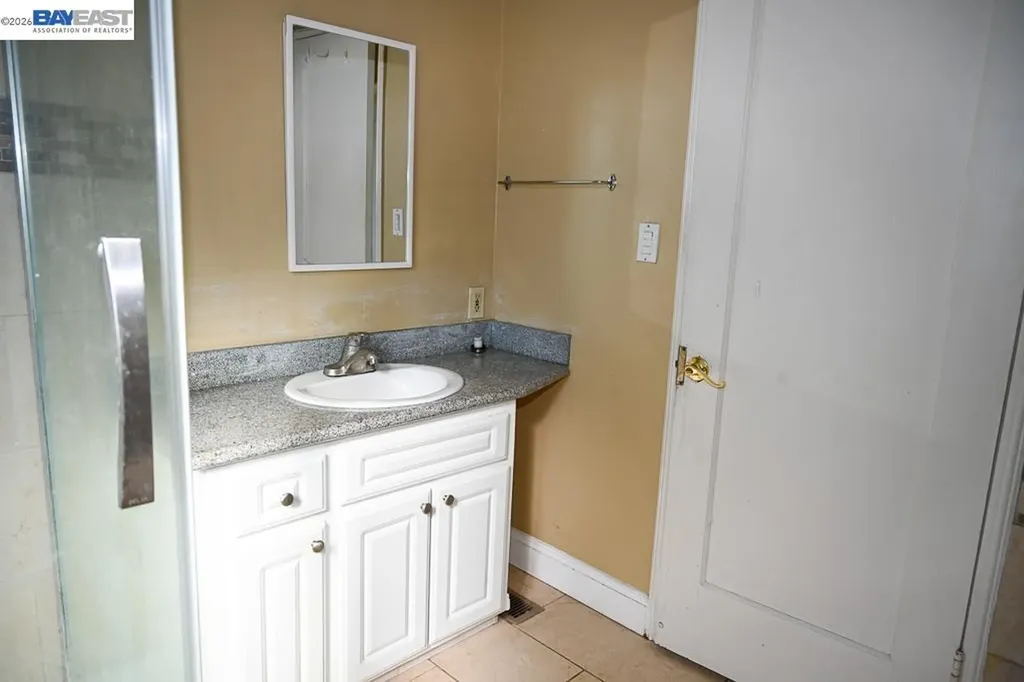 8809 Seneca Street Oakland CA 94605