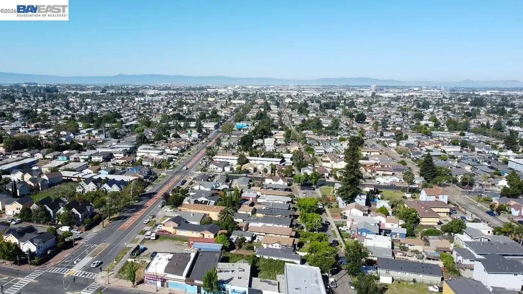 8809 Seneca Street Oakland CA 94605