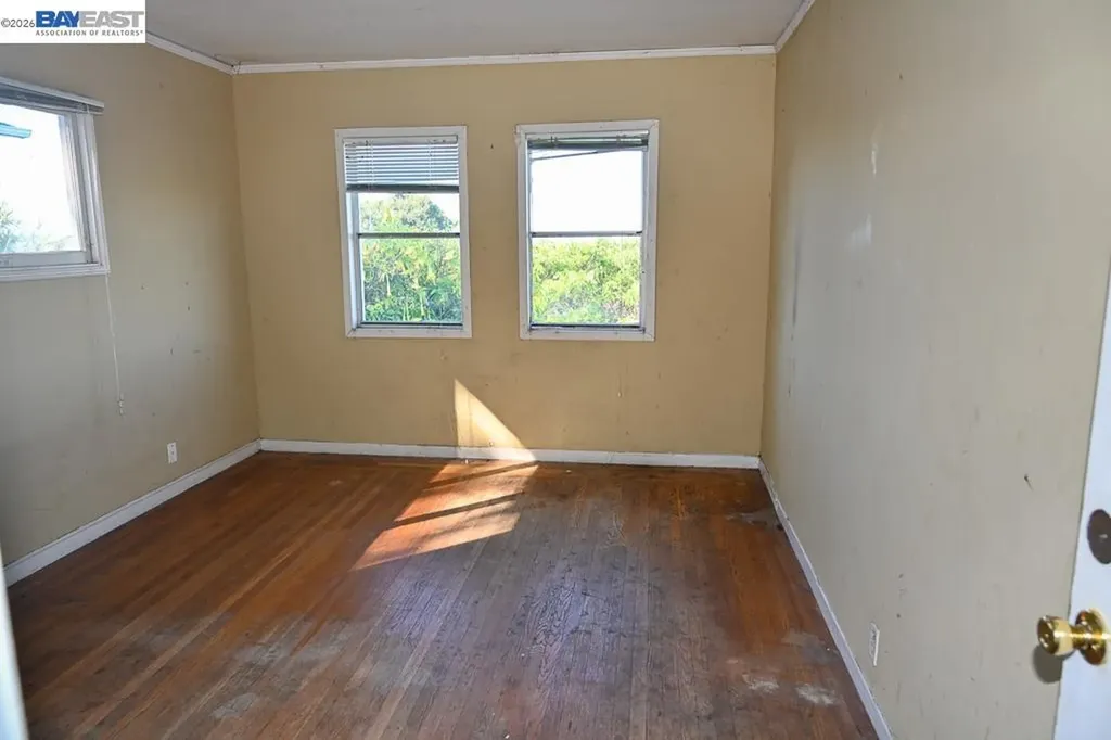 8809 Seneca Street Oakland CA 94605