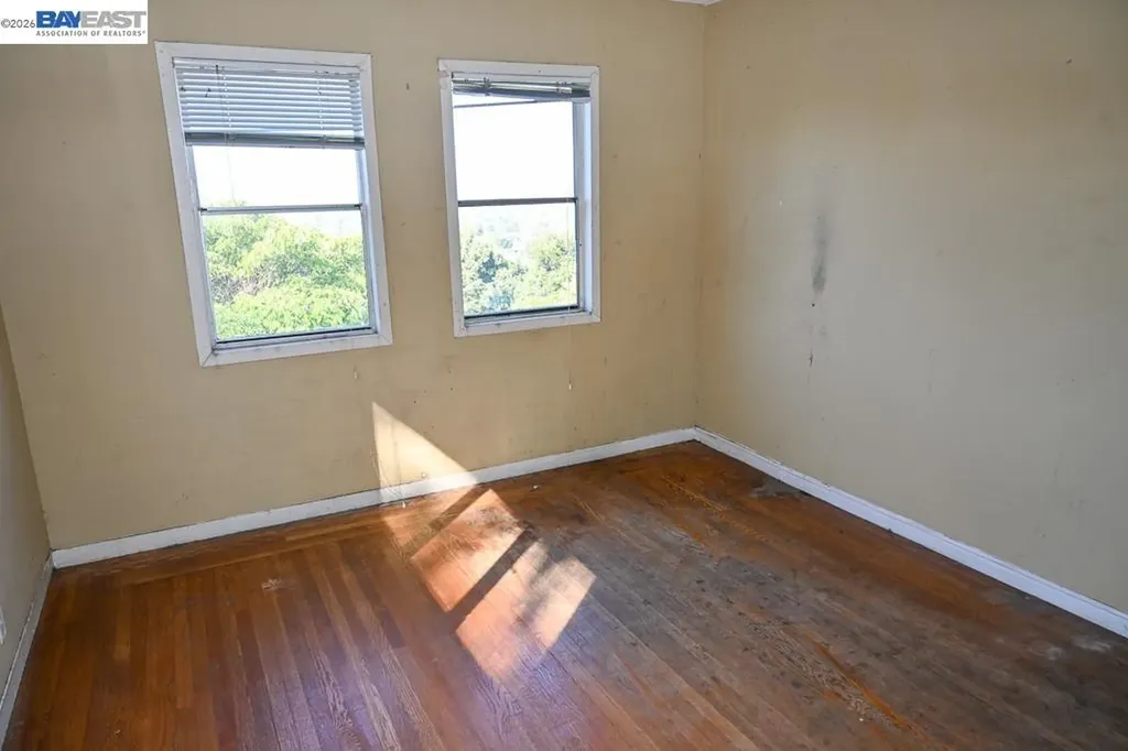 8809 Seneca Street Oakland CA 94605