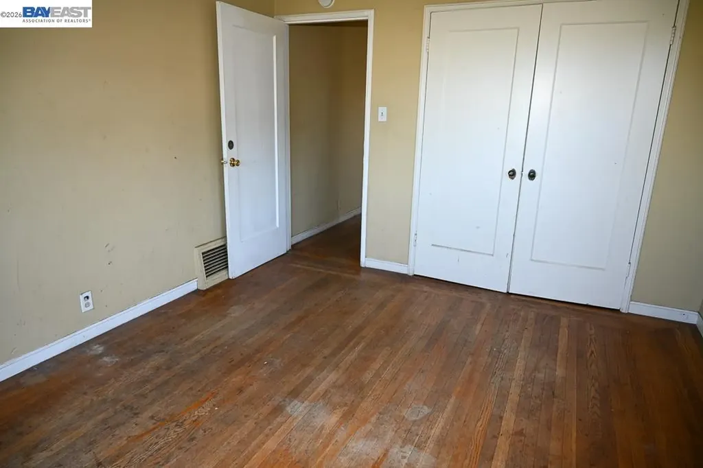 8809 Seneca Street Oakland CA 94605