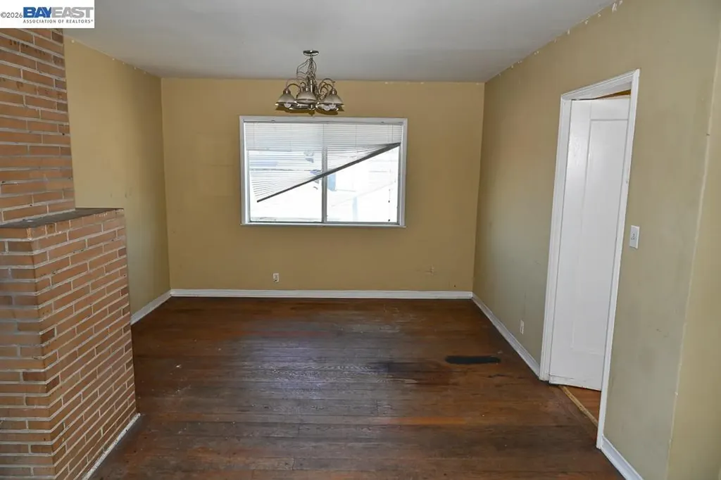 8809 Seneca Street Oakland CA 94605