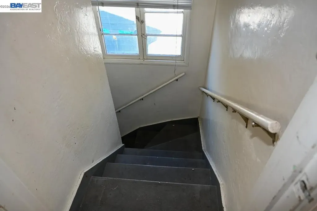 8809 Seneca Street Oakland CA 94605
