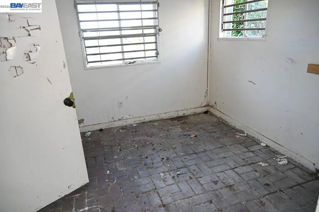 8809 Seneca Street Oakland CA 94605