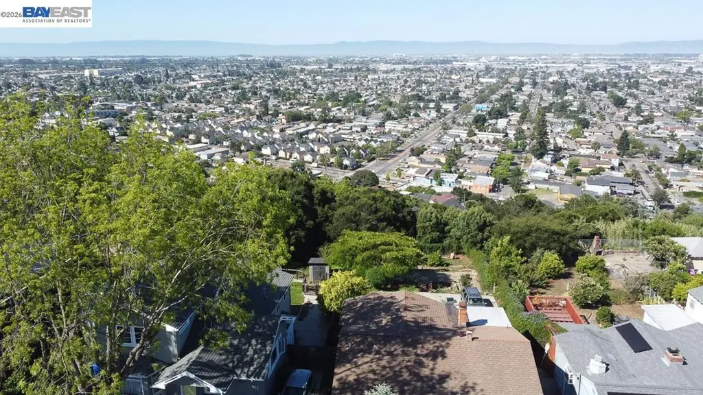 8809 Seneca Street Oakland CA 94605