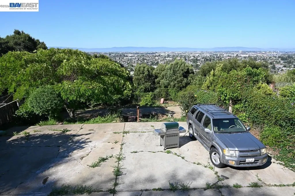 8809 Seneca Street Oakland CA 94605