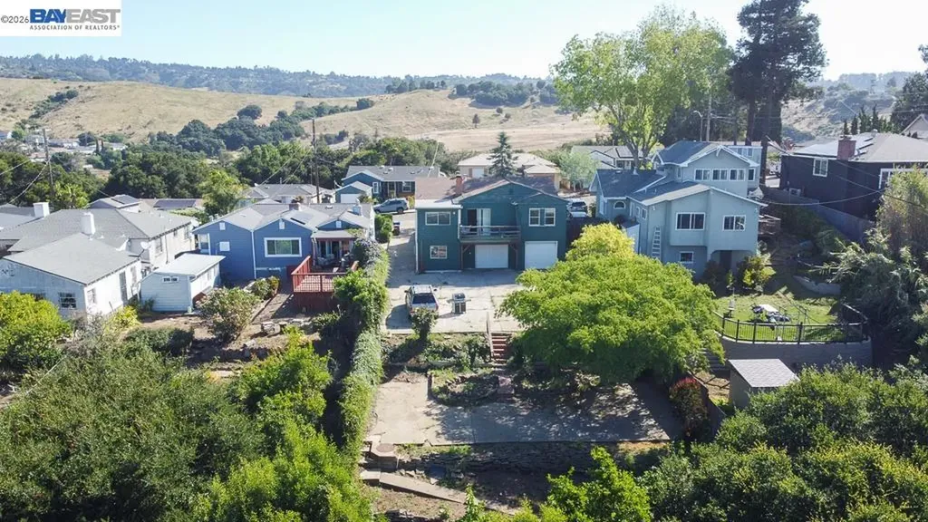 8809 Seneca Street Oakland CA 94605