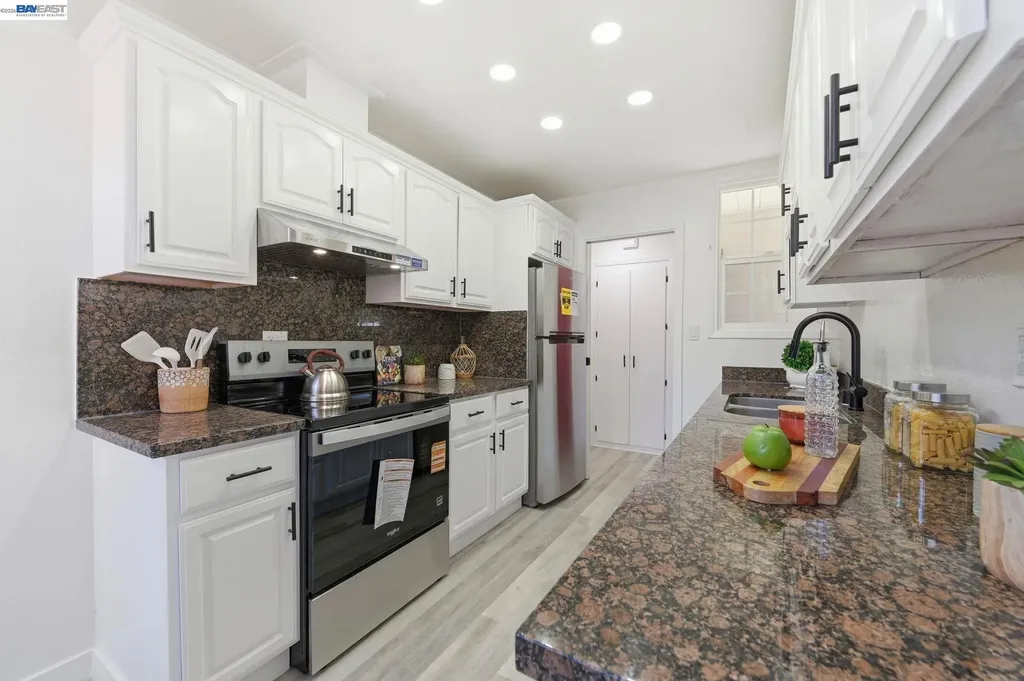 31070 Meadowbrook Avenue Hayward CA 94544