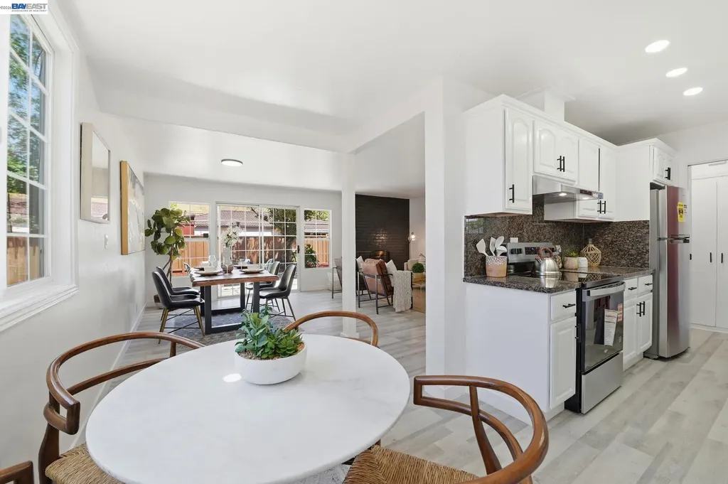 31070 Meadowbrook Avenue Hayward CA 94544