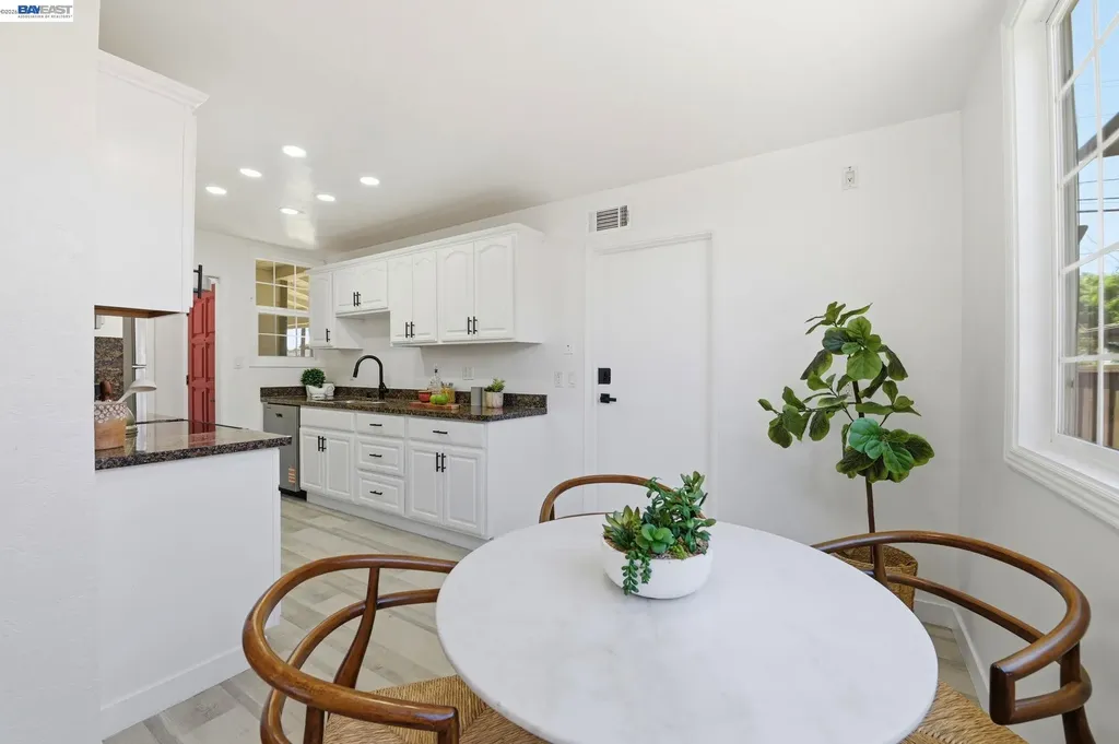 31070 Meadowbrook Avenue Hayward CA 94544