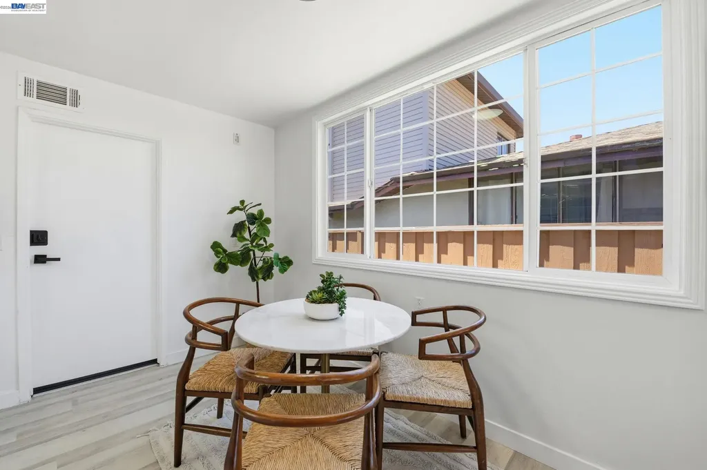 31070 Meadowbrook Avenue Hayward CA 94544