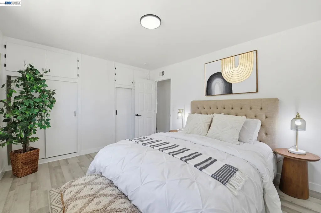 31070 Meadowbrook Avenue Hayward CA 94544
