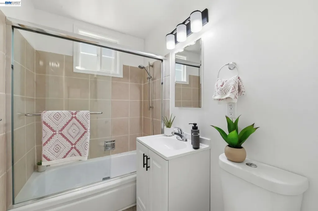 31070 Meadowbrook Avenue Hayward CA 94544