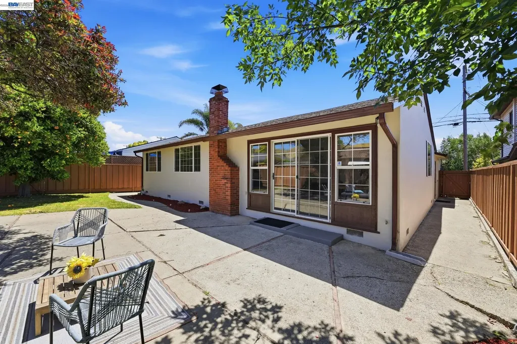 31070 Meadowbrook Avenue Hayward CA 94544