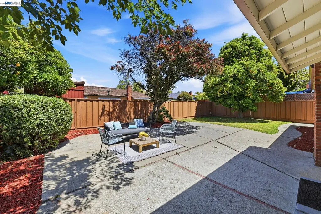 31070 Meadowbrook Avenue Hayward CA 94544