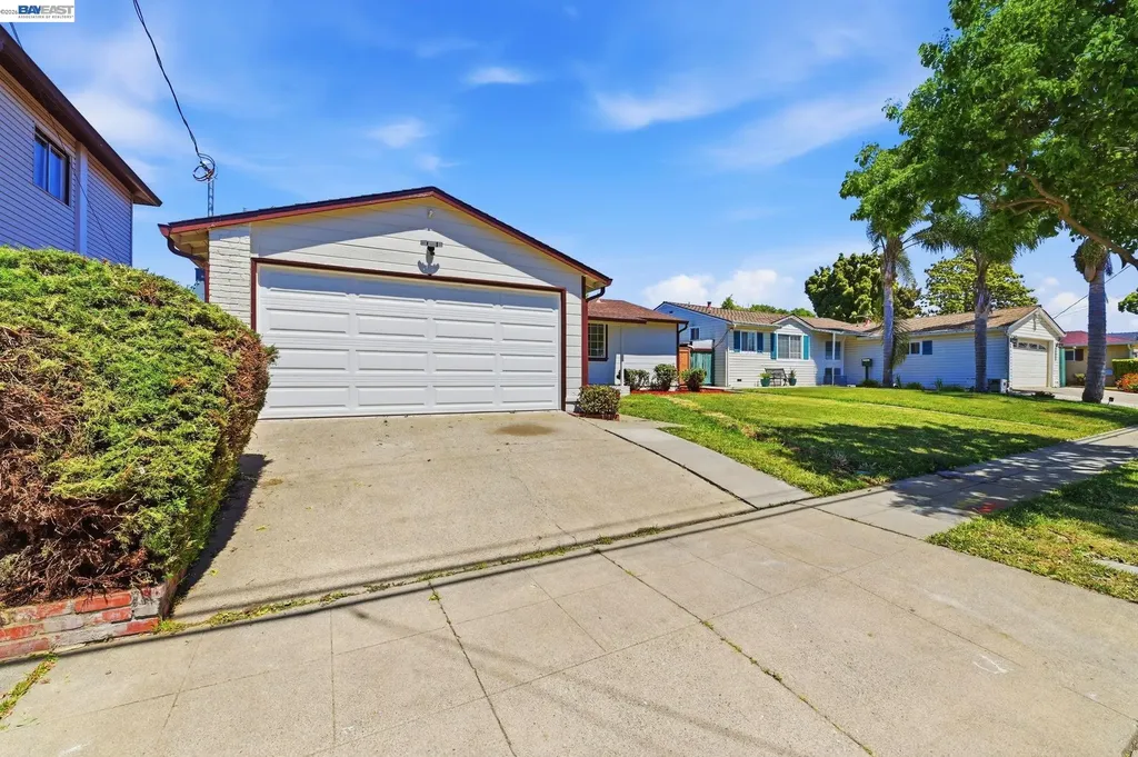 31070 Meadowbrook Avenue Hayward CA 94544