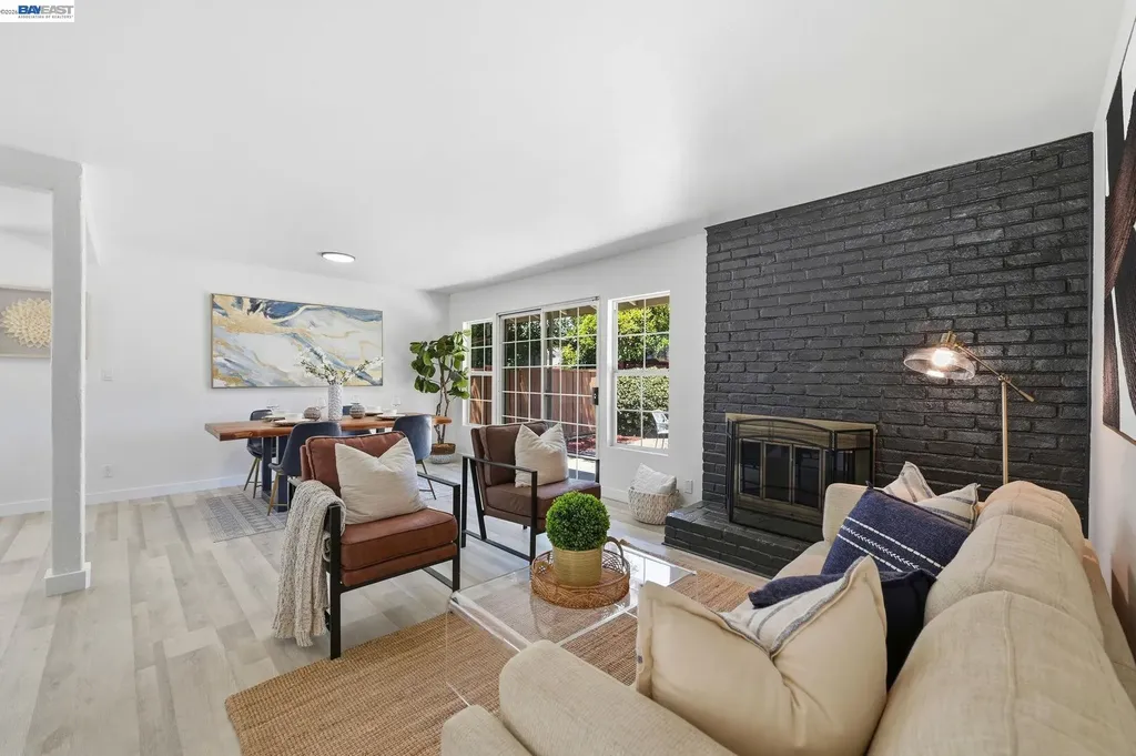 31070 Meadowbrook Avenue Hayward CA 94544