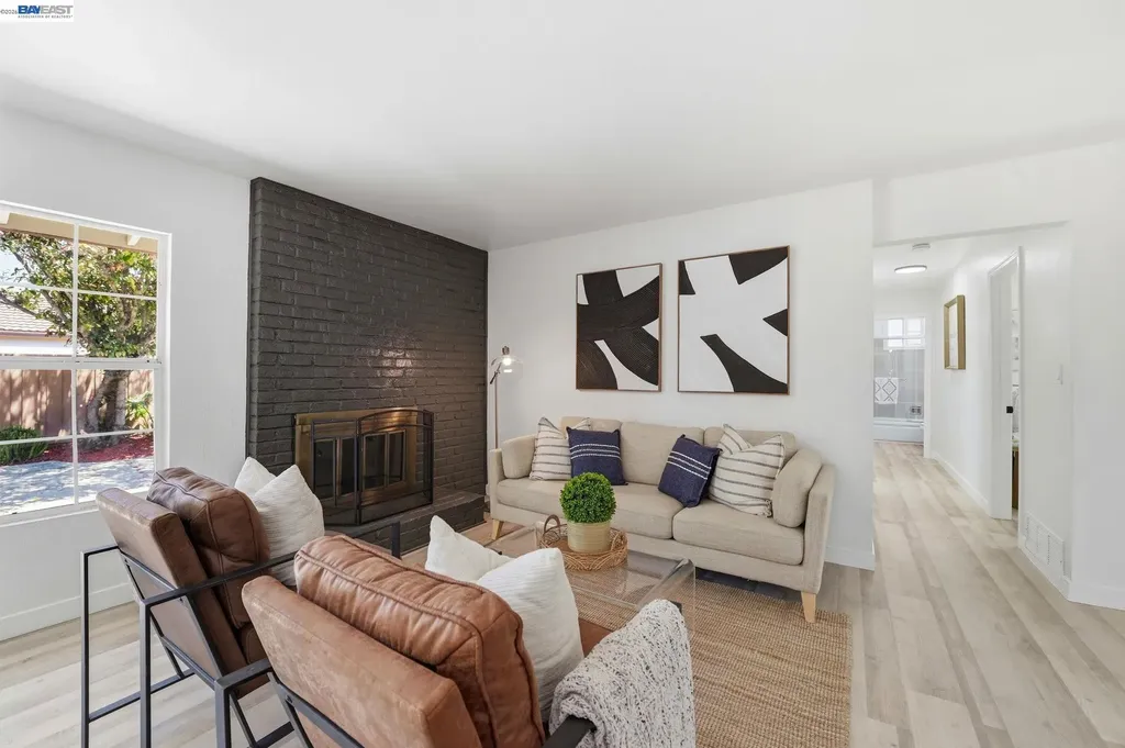 31070 Meadowbrook Avenue Hayward CA 94544