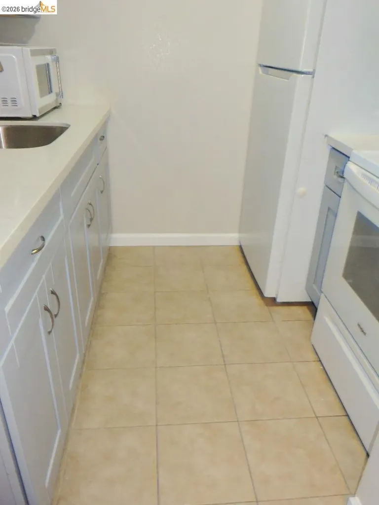 325 Valle Vista Avenue Hayward CA 94544