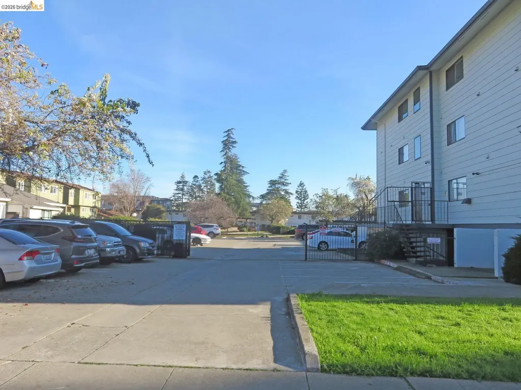 325 Valle Vista Avenue Hayward CA 94544