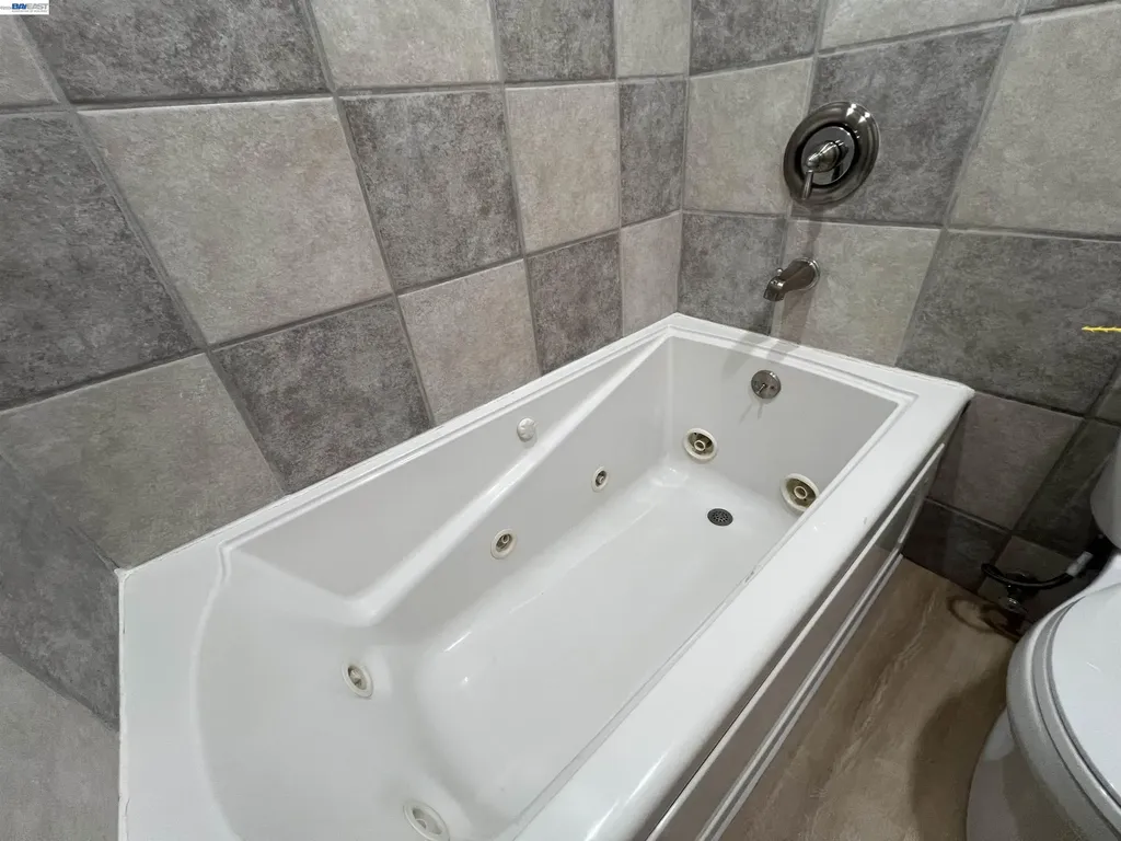 4176 San Pablo Dam Road El Sobrante CA 94803