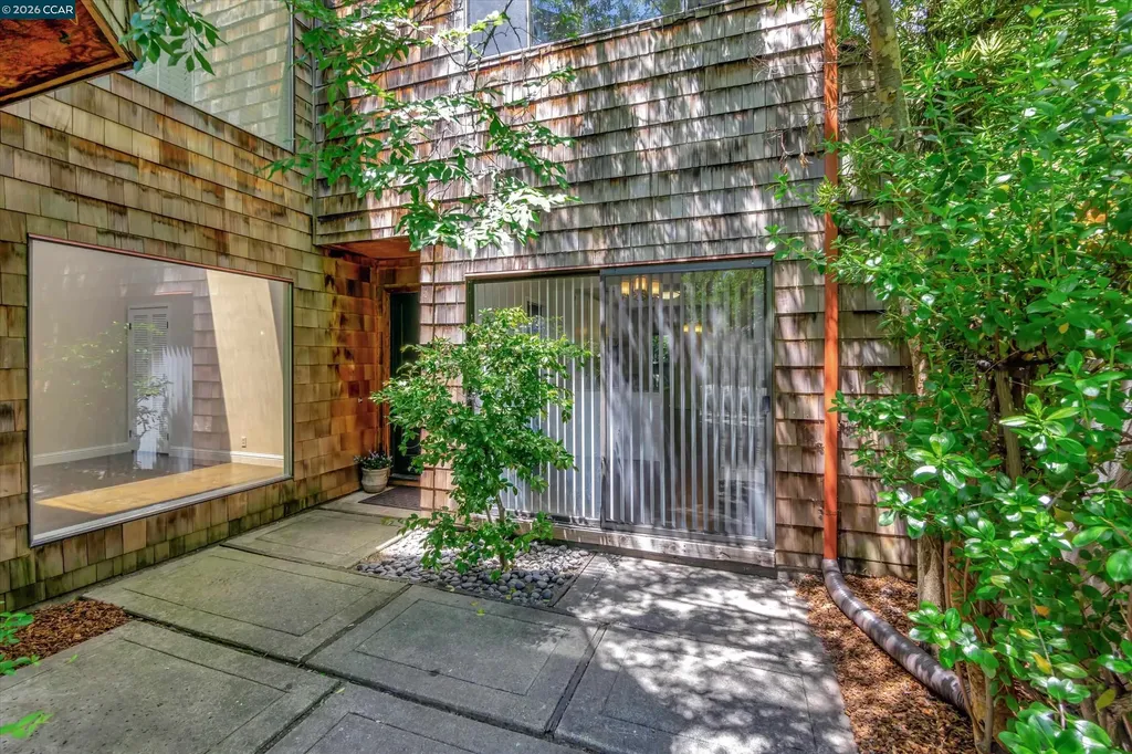 1956 Fair Ridge Court Walnut Creek CA 94597